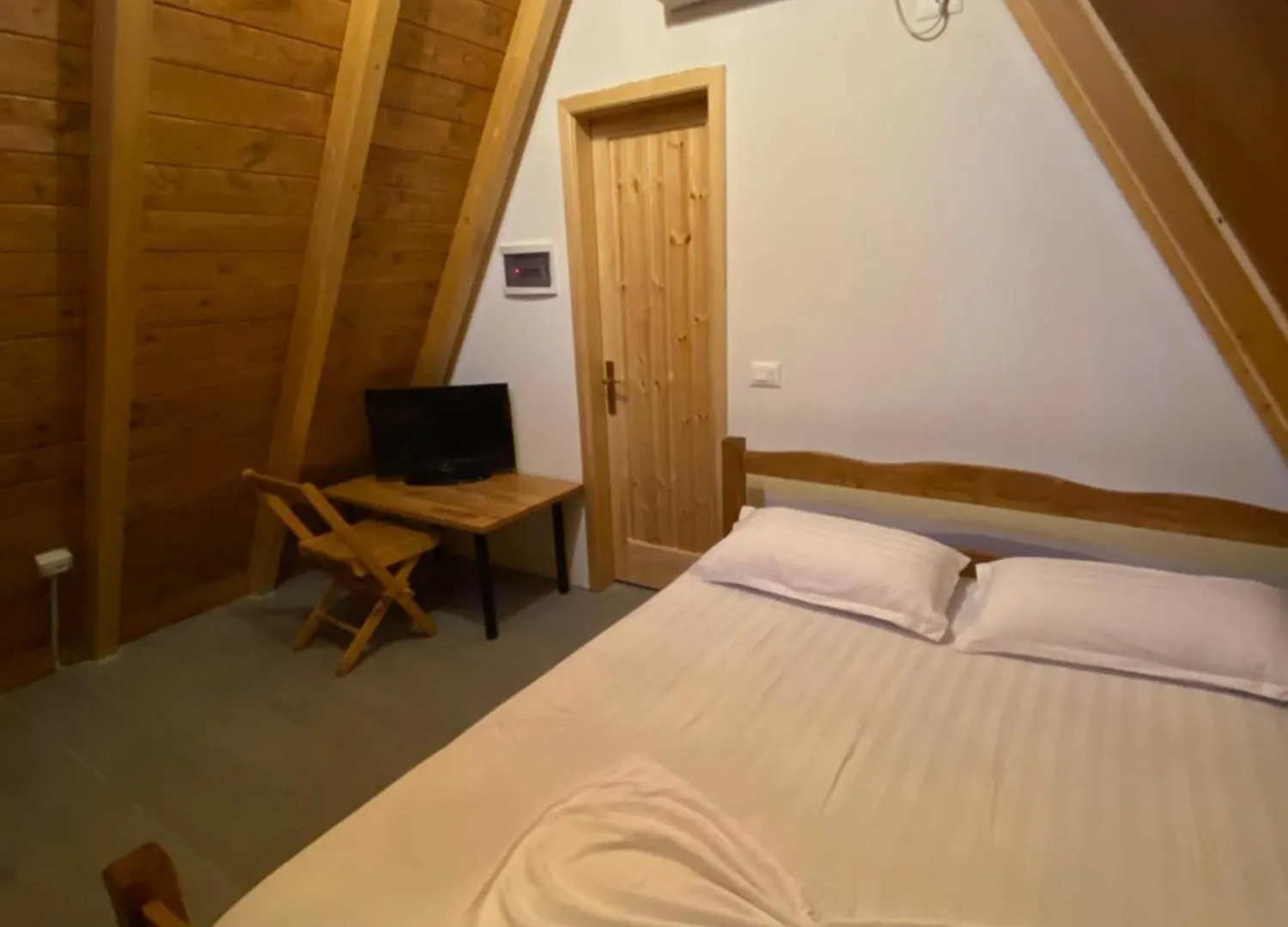 Windmill Shkodra Gesthouse Camping & Grill 0*, Shkoder Albania