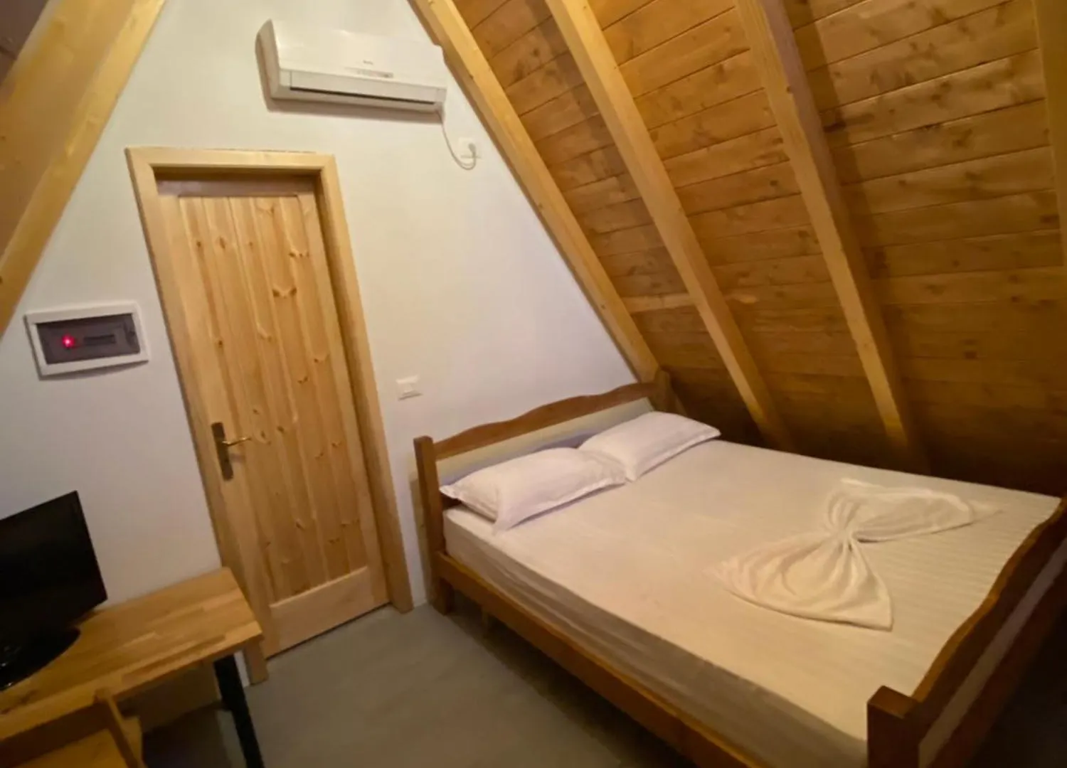Windmill Shkodra Gesthouse Camping & Grill Campsite Shkoder